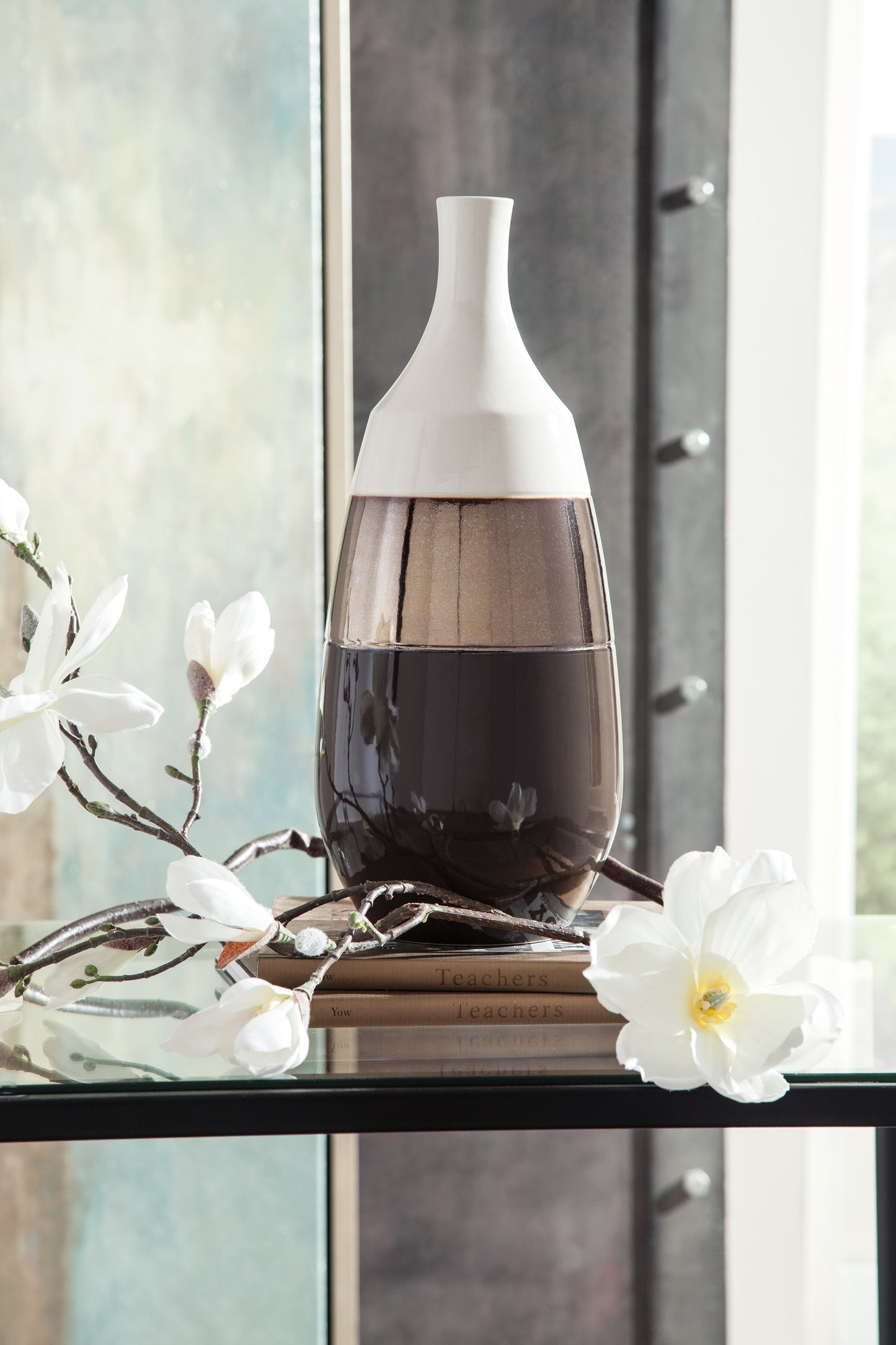 Dericia Vase