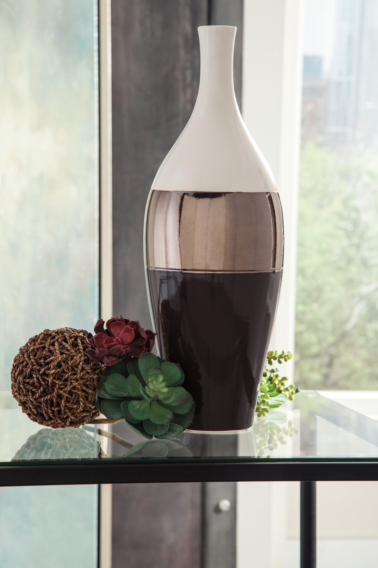 Dericia Vase